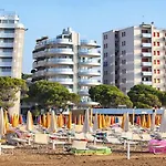 Vila Retreat In Lignano By The Pool Lignano Sabbiadoro