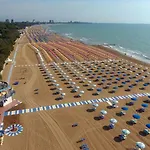 Vila Retreat In Lignano By The Pool