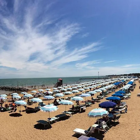 Retreat In Lignano By The Pool *