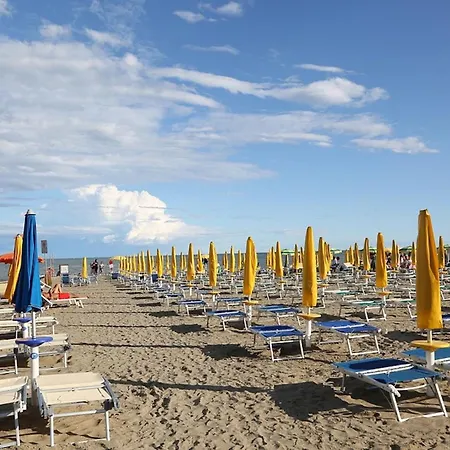 Retreat In Lignano By The Pool * Линьяно-Саббьядоро