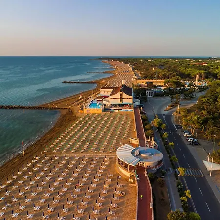 Retreat In Lignano By The Pool * Линьяно-Саббьядоро